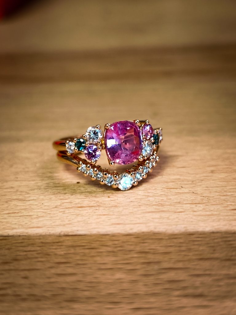 Bague de Fiançailles & Alliance – Or Rose, Saphir Rose, Diamants et Tourmalines